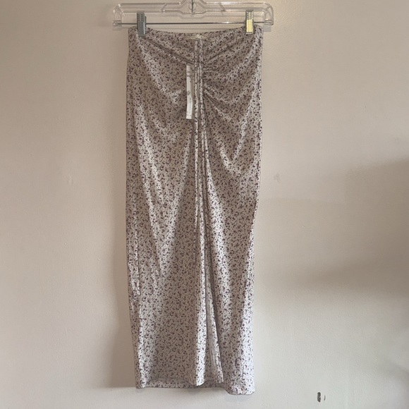 Adorable matching set. Floral cami crop top with matching maxi skirt - Picture 4 of 5